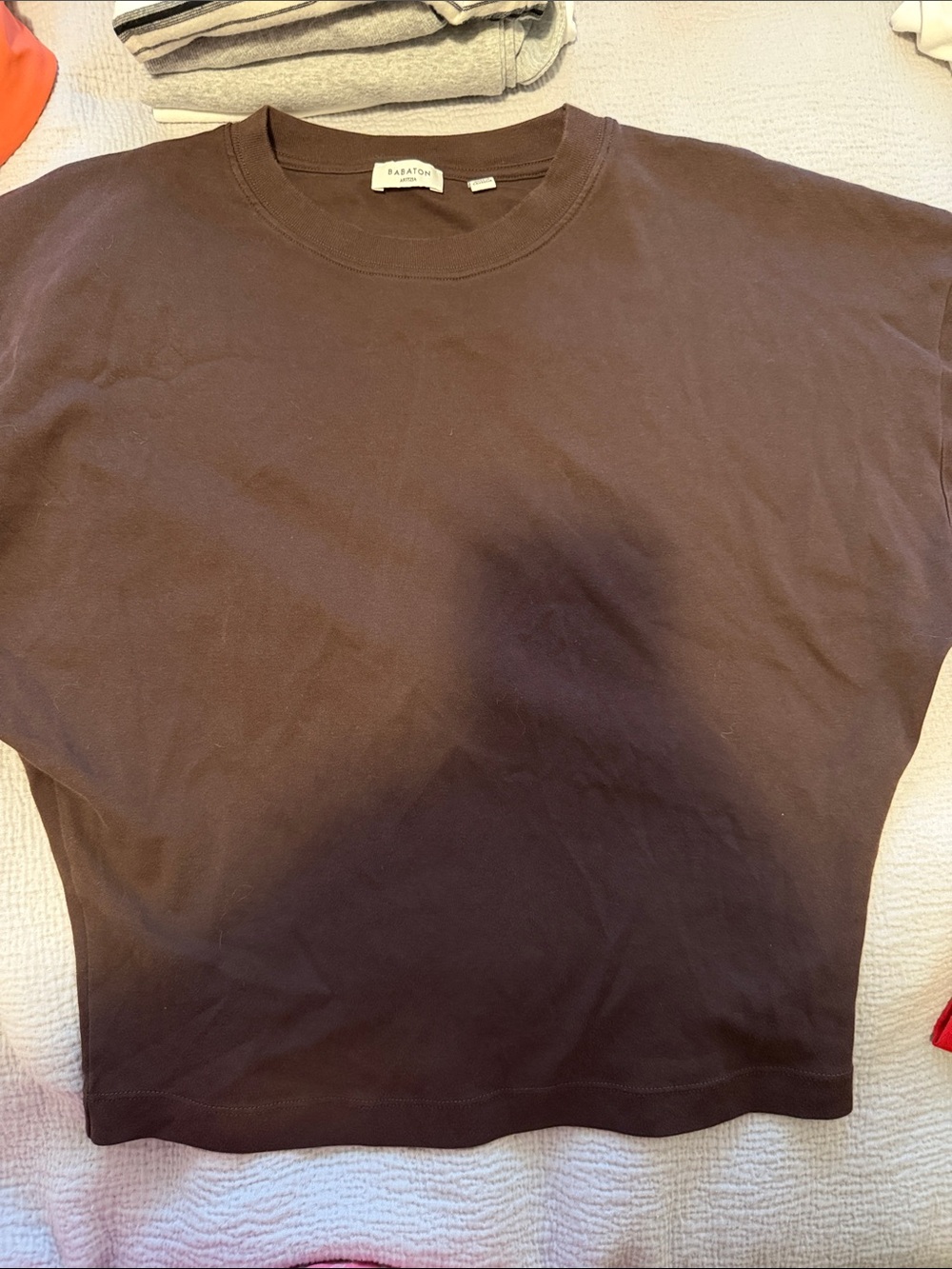 BARCLAY Babaton  Short-Sleeve Crewneck T-Shirt in Dark Brown